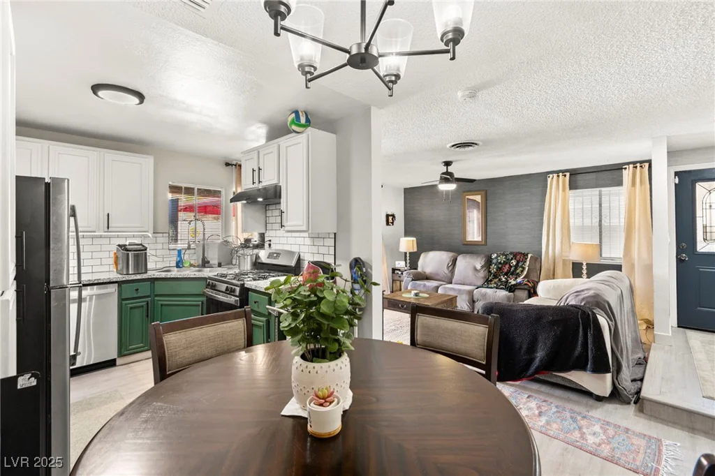 2569 Paradise Village, Las Vegas, NV 89120
