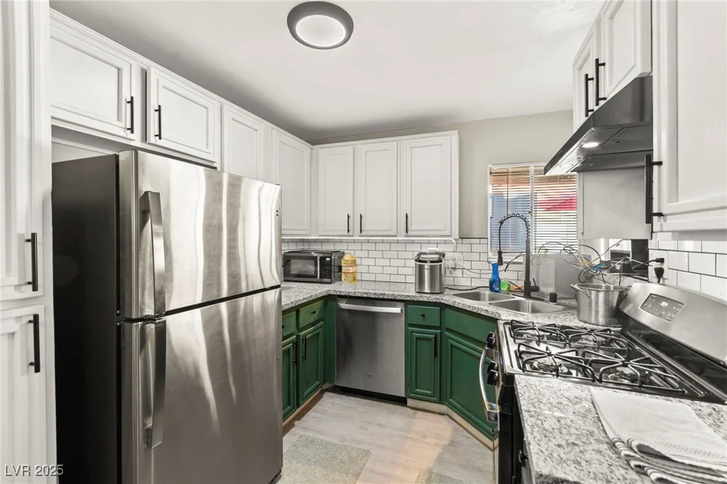 2569 Paradise Village, Las Vegas, NV 89120