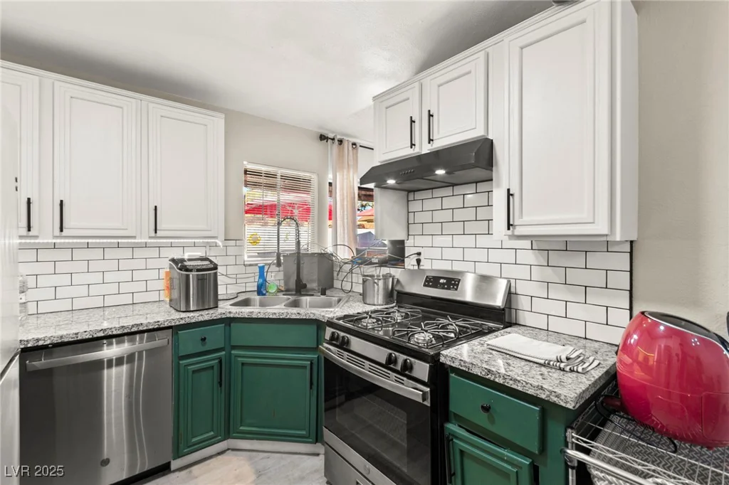 2569 Paradise Village, Las Vegas, NV 89120