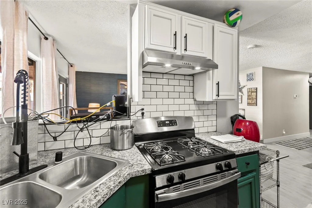 2569 Paradise Village, Las Vegas, NV 89120