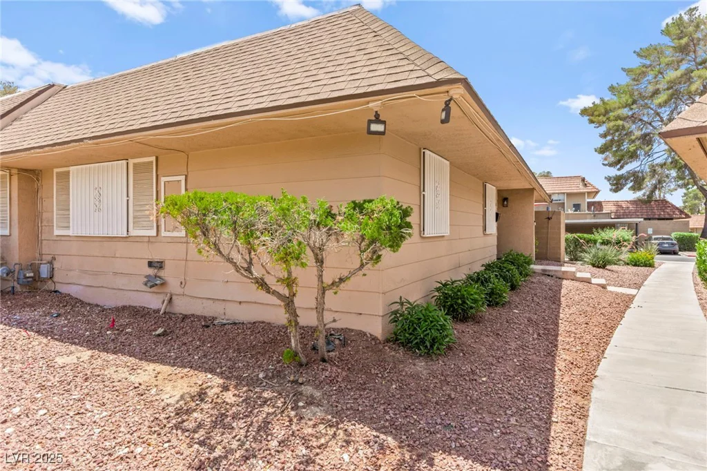 2569 Paradise Village, Las Vegas, NV 89120
