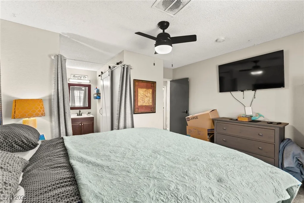 2569 Paradise Village, Las Vegas, NV 89120
