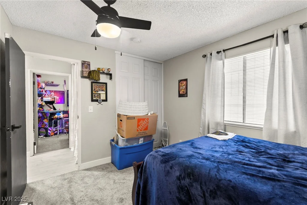 2569 Paradise Village, Las Vegas, NV 89120