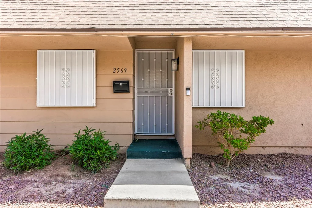 2569 Paradise Village, Las Vegas, NV 89120