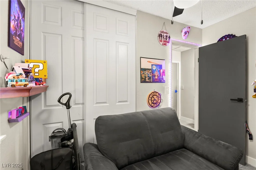 2569 Paradise Village, Las Vegas, NV 89120