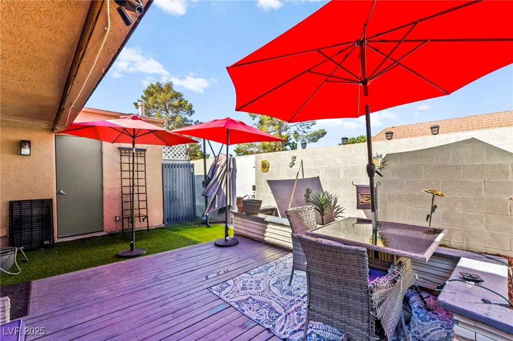 2569 Paradise Village, Las Vegas, NV 89120