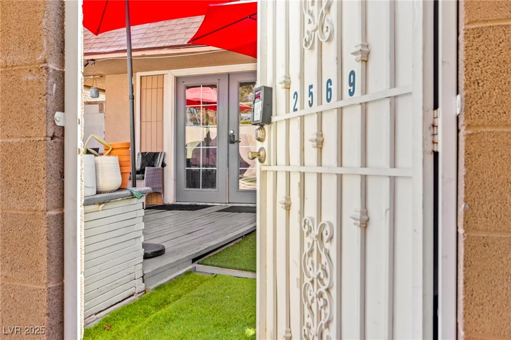 2569 Paradise Village, Las Vegas, NV 89120
