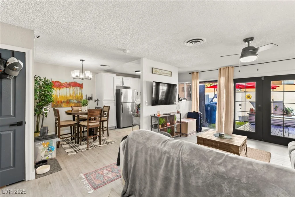 2569 Paradise Village, Las Vegas, NV 89120