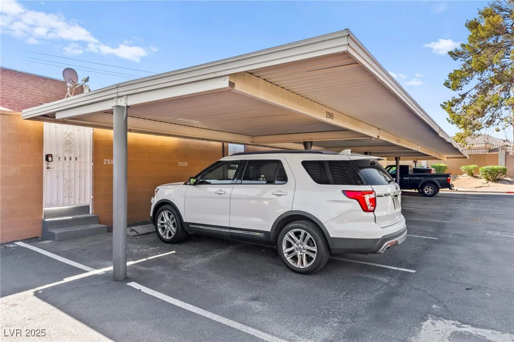 2569 Paradise Village, Las Vegas, NV 89120
