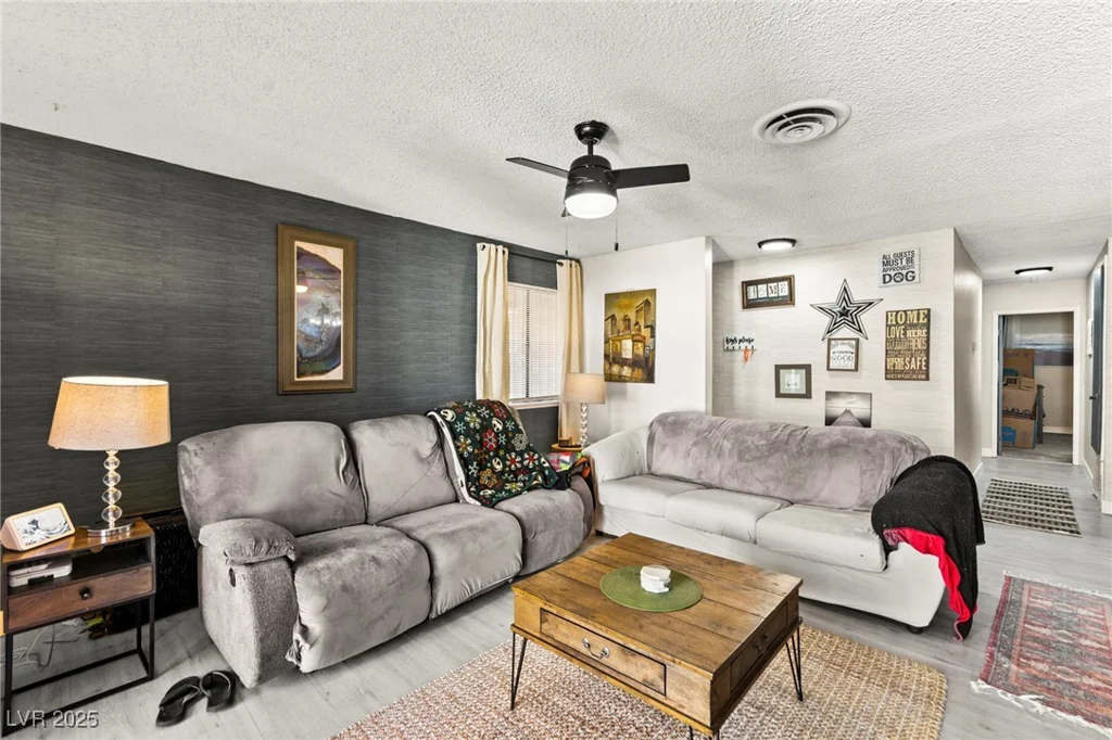 2569 Paradise Village, Las Vegas, NV 89120