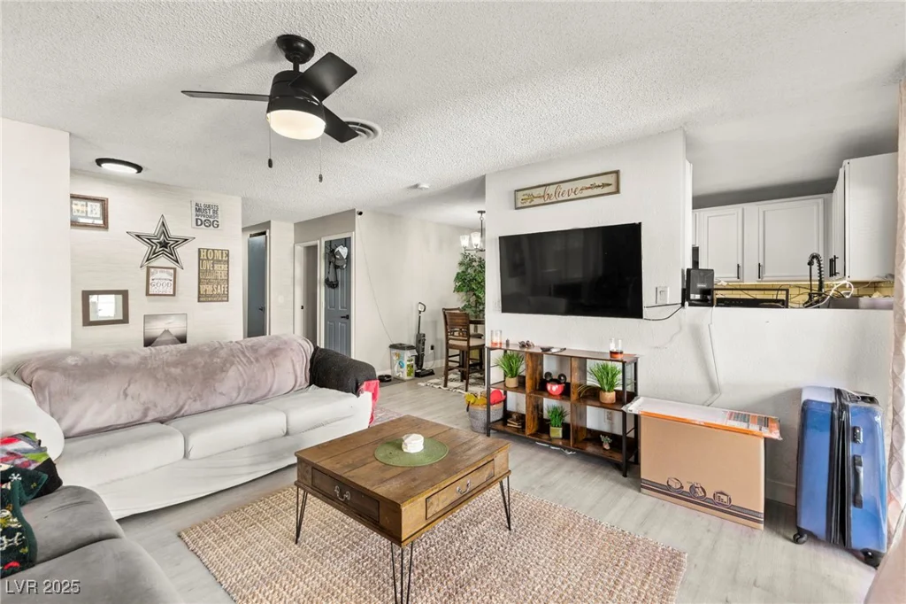 2569 Paradise Village, Las Vegas, NV 89120