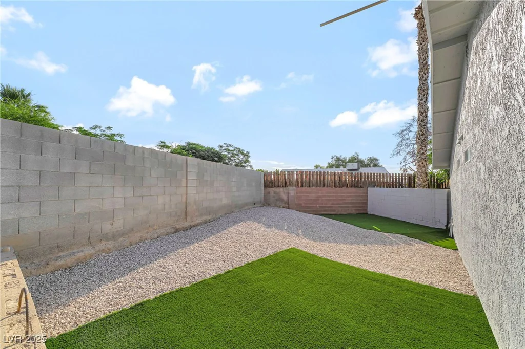 5453 Yvonne, Las Vegas, NV 89122