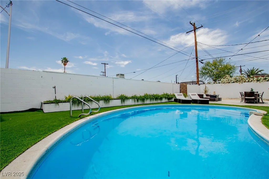6301 Garwood, Las Vegas, NV 89107
