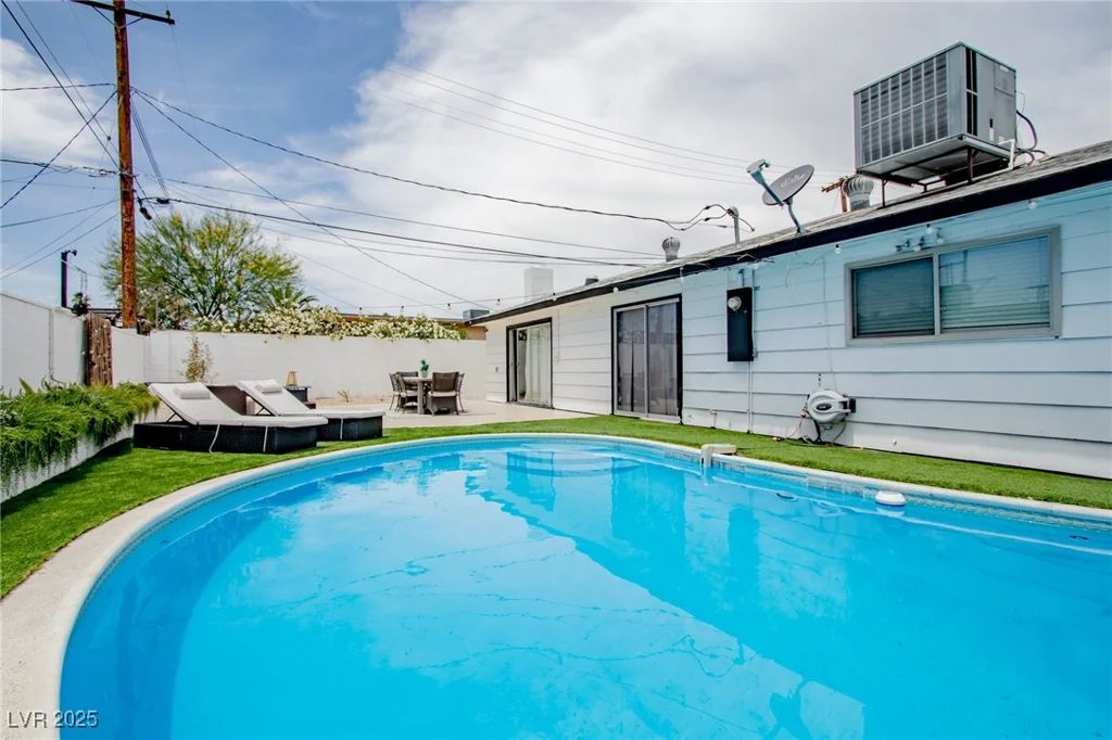 6301 Garwood, Las Vegas, NV 89107