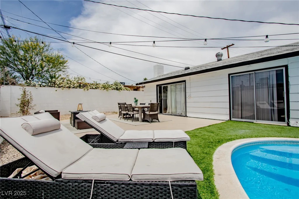6301 Garwood, Las Vegas, NV 89107