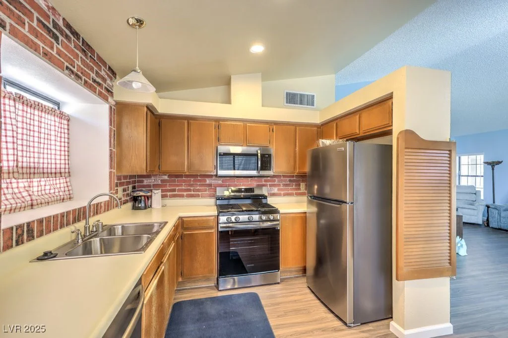 6961 Ray Charles, Las Vegas, NV 89119