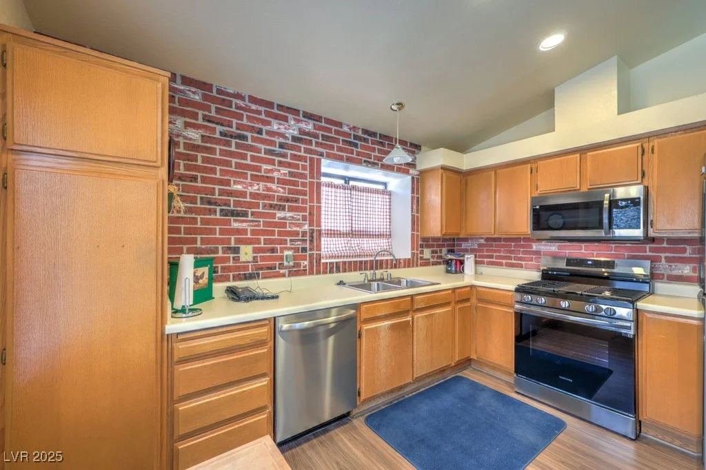 6961 Ray Charles, Las Vegas, NV 89119