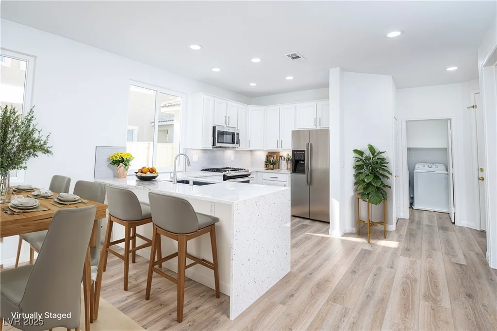 669 Elliot Peak, Las Vegas, NV 89183
