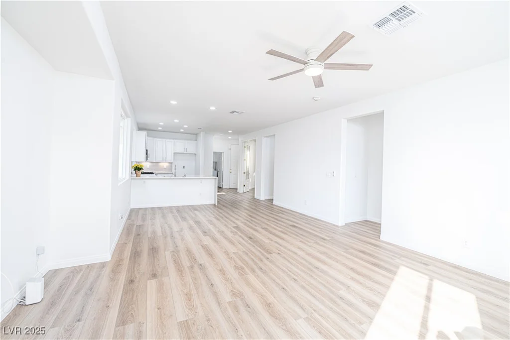 669 Elliot Peak, Las Vegas, NV 89183