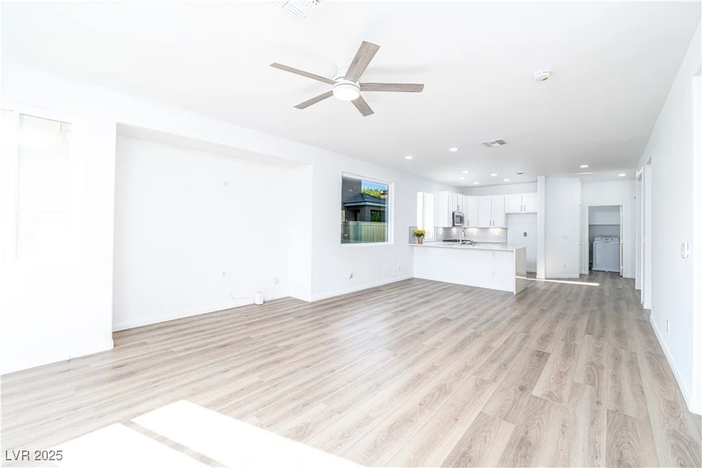 669 Elliot Peak, Las Vegas, NV 89183