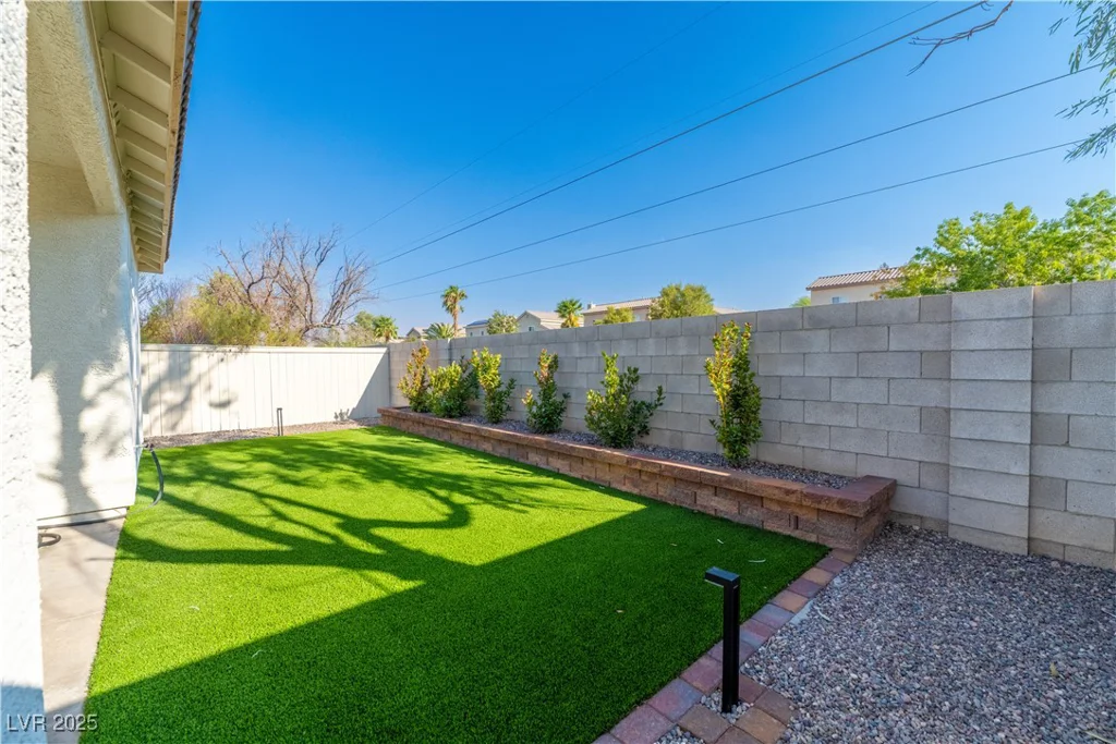 669 Elliot Peak, Las Vegas, NV 89183