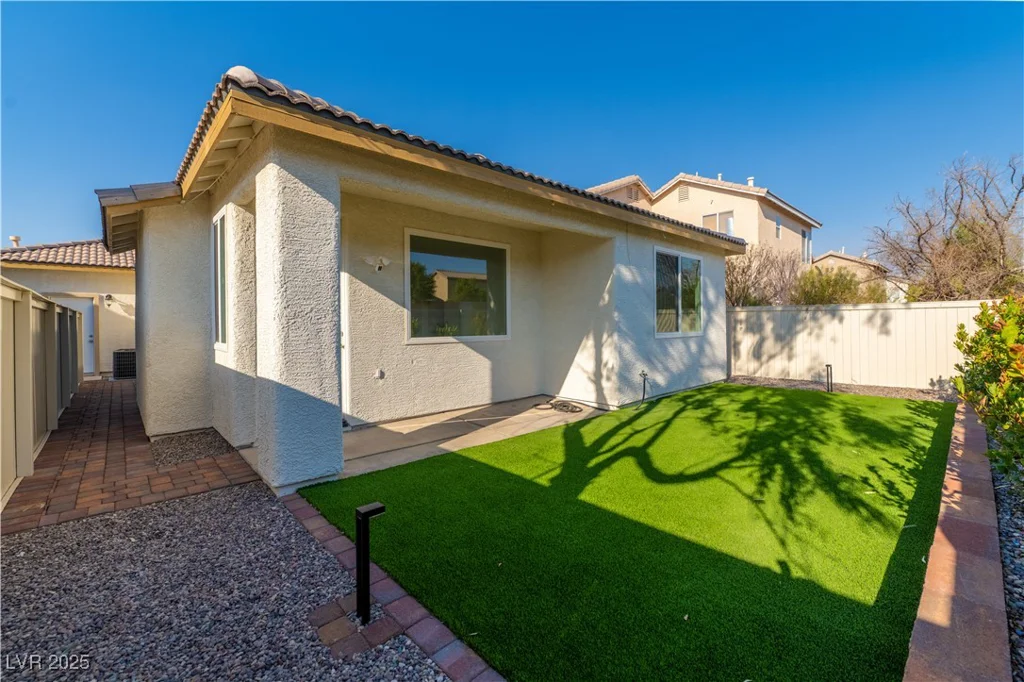 669 Elliot Peak, Las Vegas, NV 89183