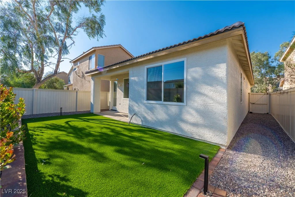 669 Elliot Peak, Las Vegas, NV 89183