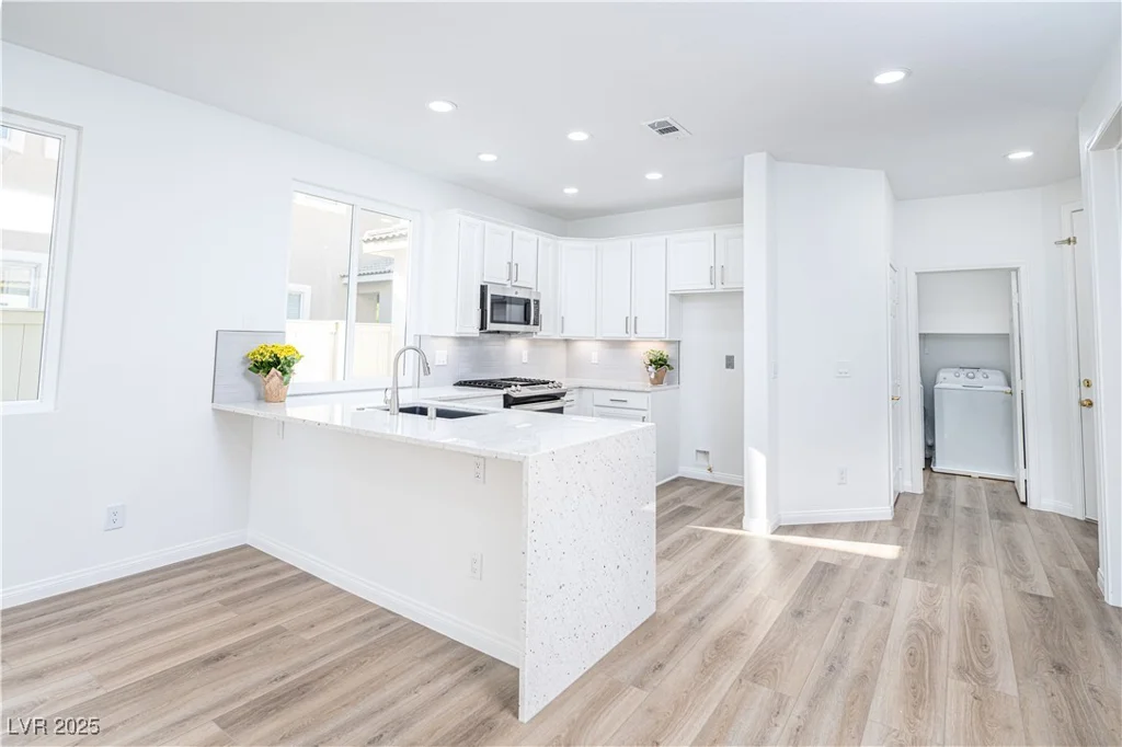 669 Elliot Peak, Las Vegas, NV 89183