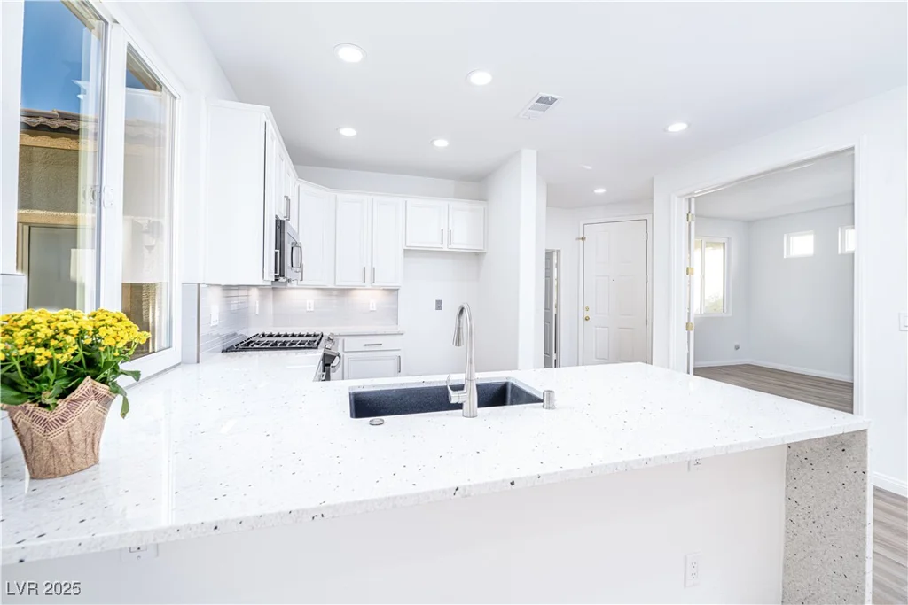 669 Elliot Peak, Las Vegas, NV 89183
