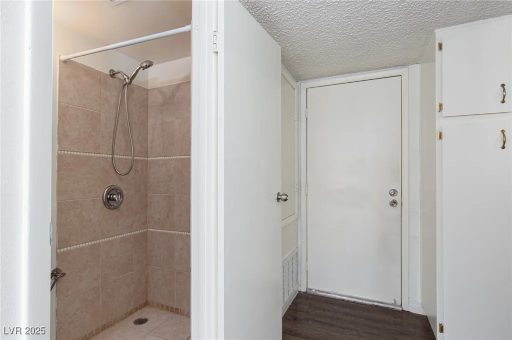 5523 Orchard, Las Vegas, NV 89110