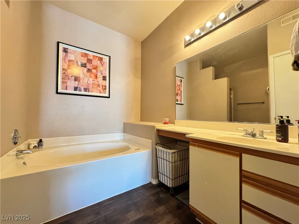 5750 Hacienda, Las Vegas, NV 89122