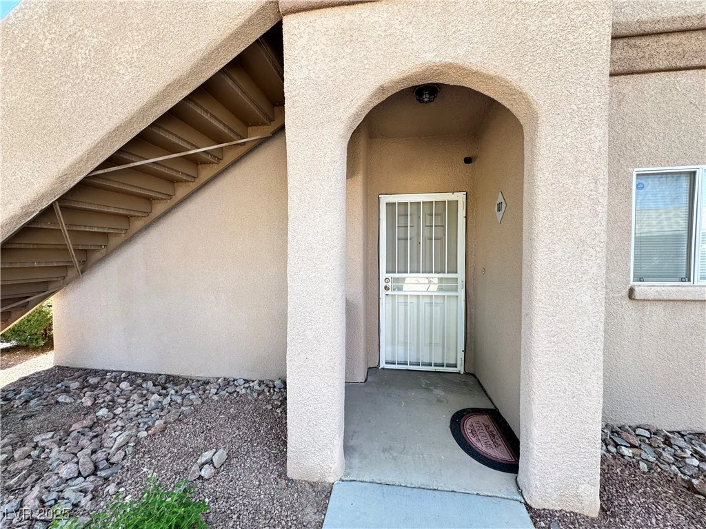 5750 Hacienda, Las Vegas, NV 89122