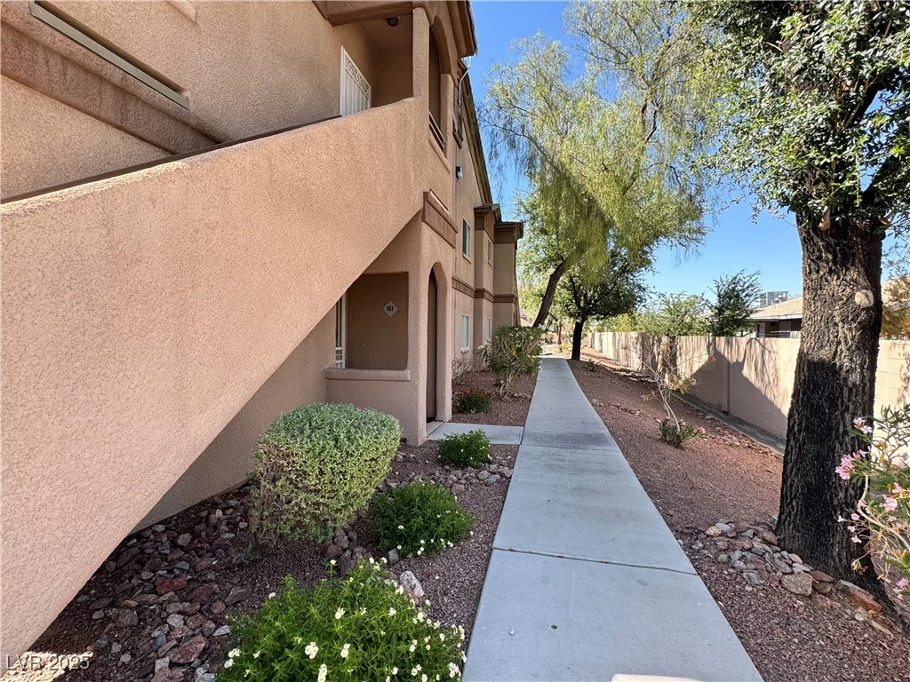 5750 Hacienda, Las Vegas, NV 89122