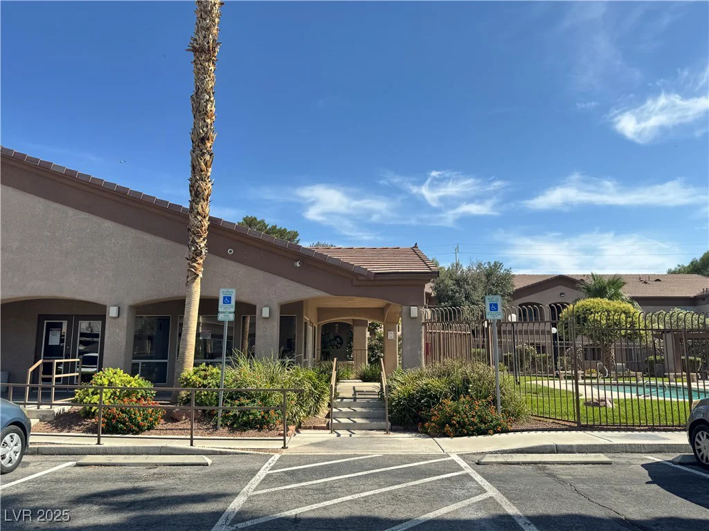 5750 Hacienda, Las Vegas, NV 89122