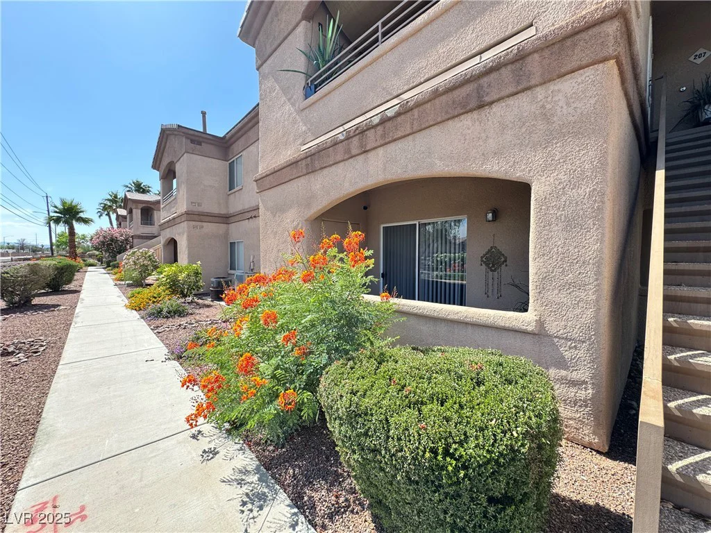 5750 Hacienda, Las Vegas, NV 89122