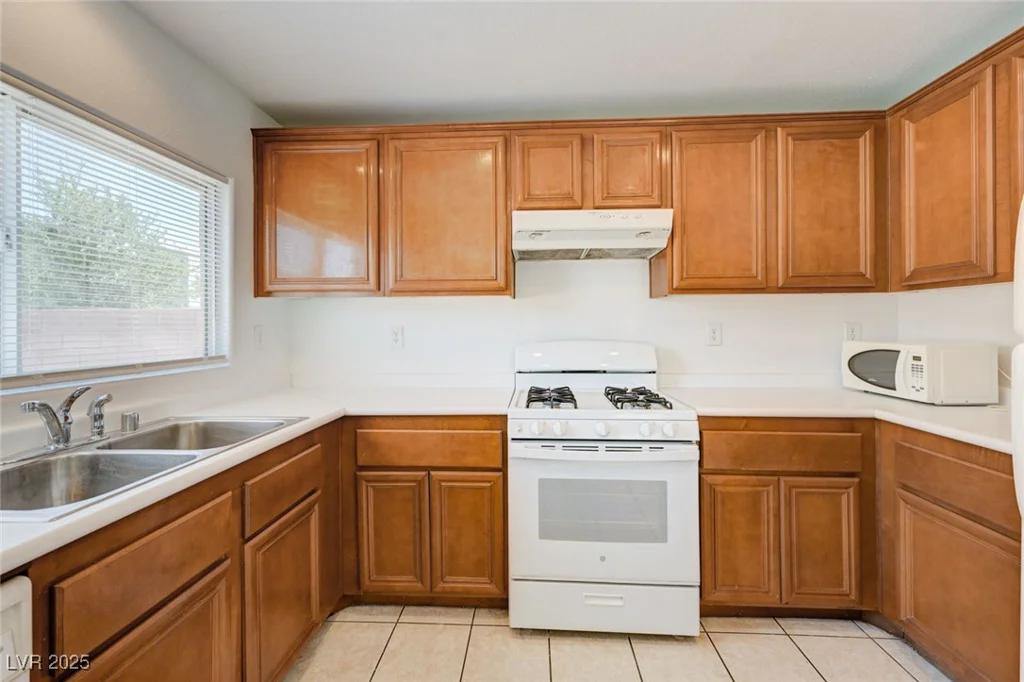 7464 Edgecove, Las Vegas, NV 89139