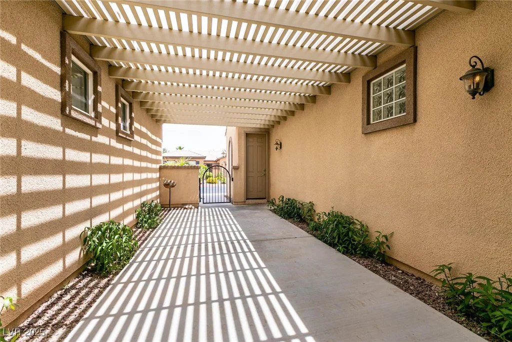 6929 Homing Pigeon, North Las Vegas, NV 89084