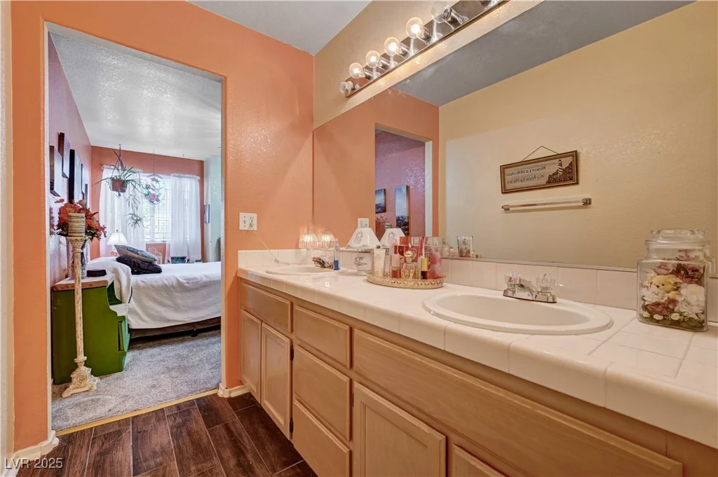 2725 Nellis, Las Vegas, NV 89121