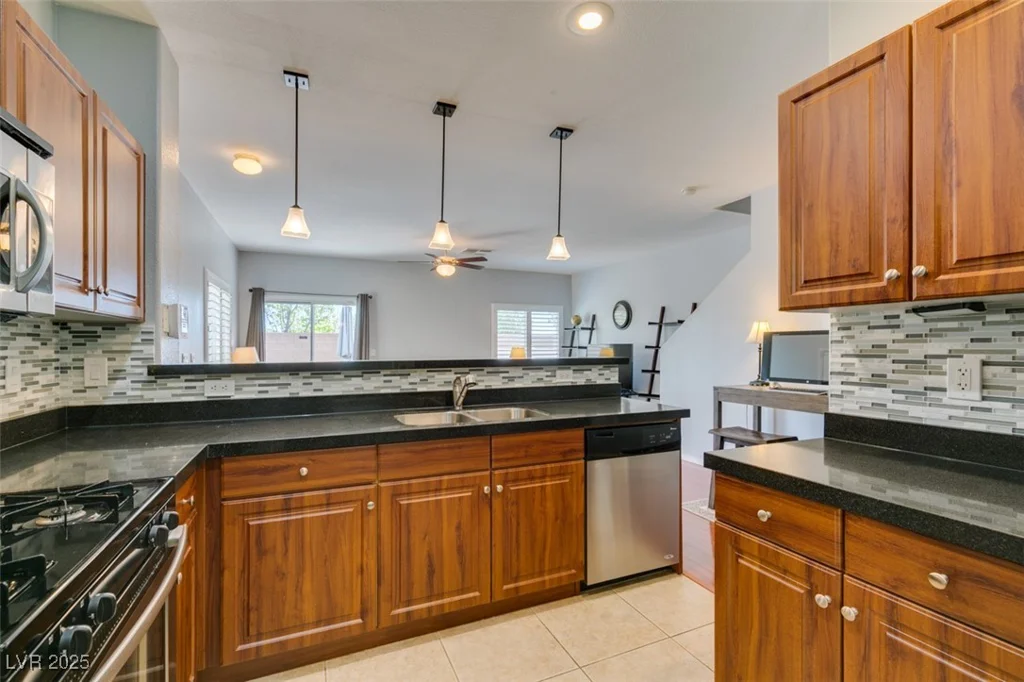 9362 Straw Hays, Las Vegas, NV 89178