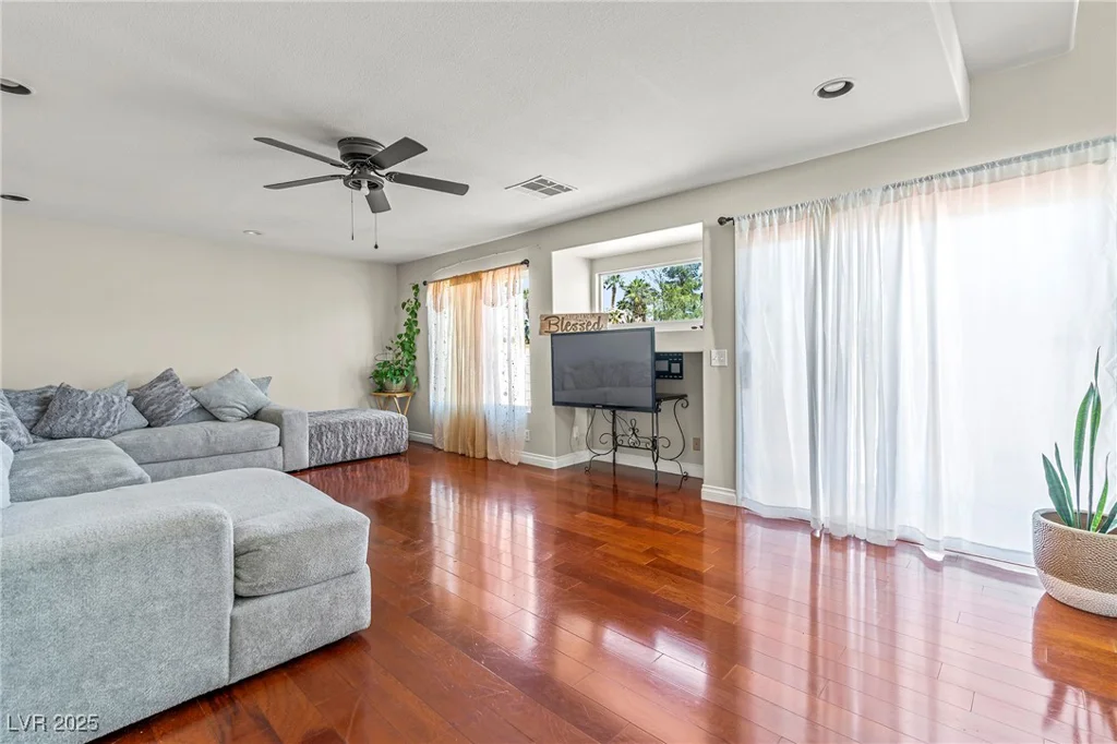 2080 Silver Breeze, Las Vegas, NV 89183