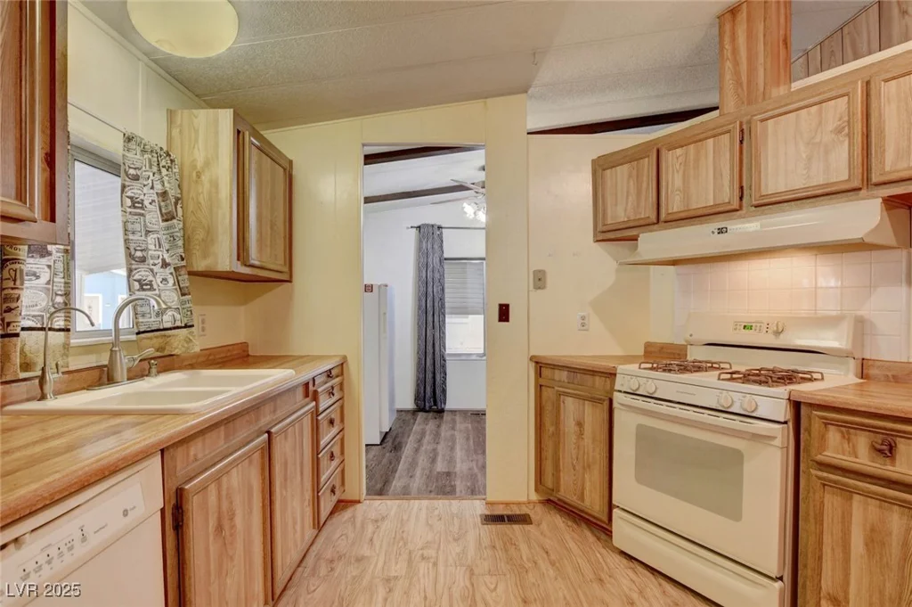 3418 Gulf Shores, Las Vegas, NV 89122