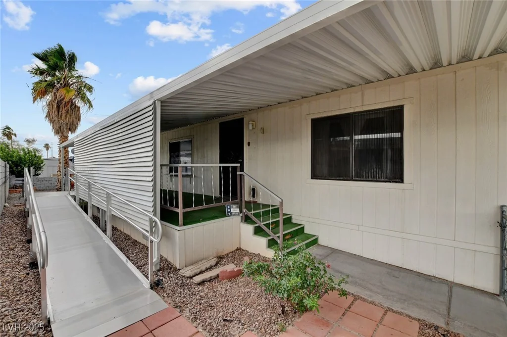 3418 Gulf Shores, Las Vegas, NV 89122