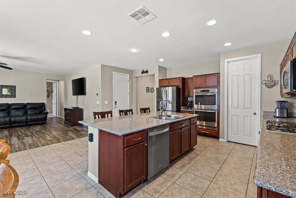 8925 Kenzie Cove, Las Vegas, NV 89131