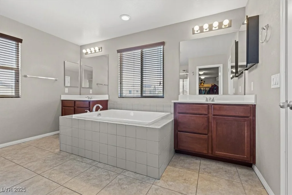 8925 Kenzie Cove, Las Vegas, NV 89131