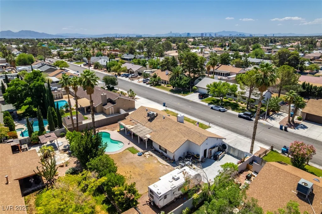 6710 Rocking Horse, Las Vegas, NV 89108