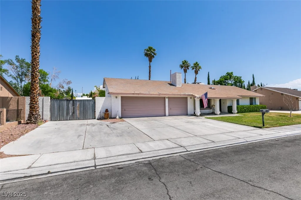 6710 Rocking Horse, Las Vegas, NV 89108