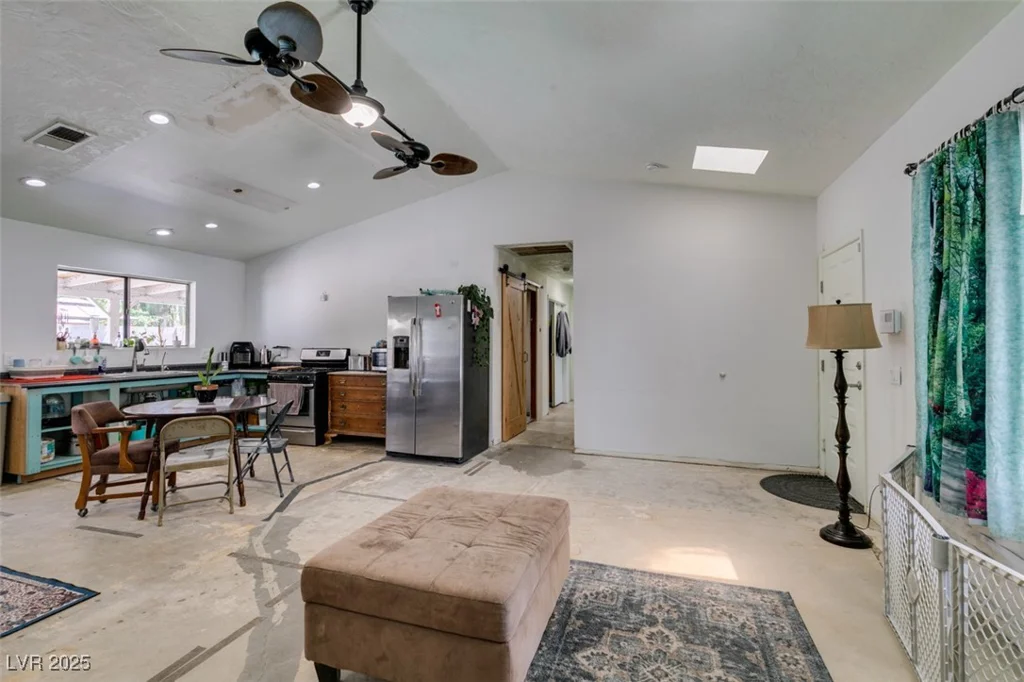 6710 Rocking Horse, Las Vegas, NV 89108