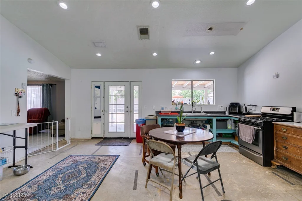 6710 Rocking Horse, Las Vegas, NV 89108