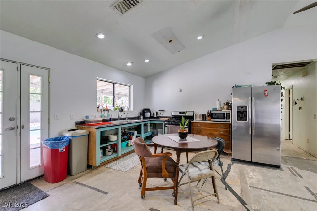 6710 Rocking Horse, Las Vegas, NV 89108