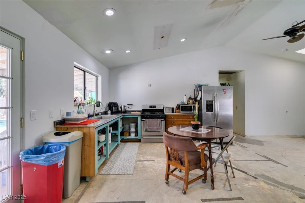 6710 Rocking Horse, Las Vegas, NV 89108